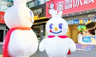 为什么蜜雪冰城被这么多人爱护 为什么蜜雪冰城拍不出INS感